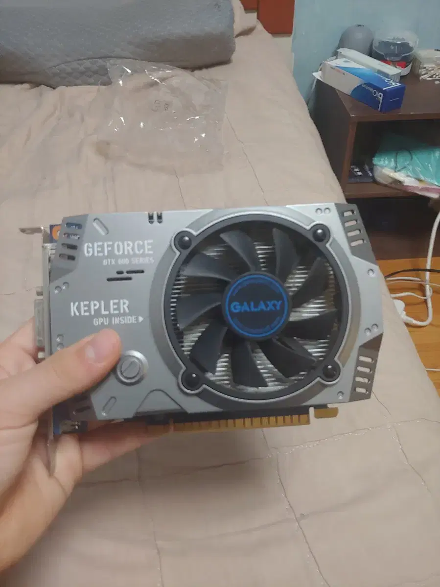 고장난 갤럭시 GTX 650 Nano PCIe 1GB 급처